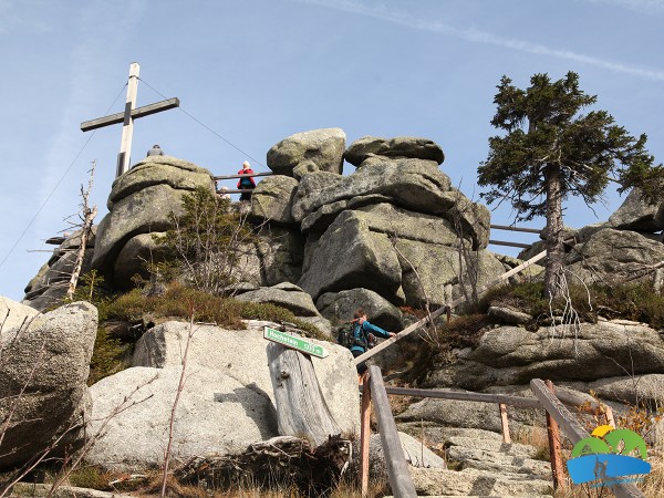 Třístoličník,  Dreisesselberg, Dreisesselstein nebo také Třízubec či Říruřec